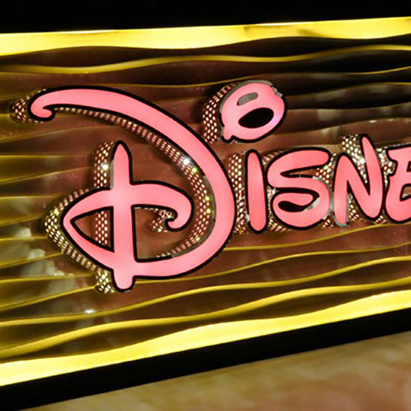 定制門頭招牌 探索LED燈珠、穿孔字、亞克力與樹脂字的數(shù)字廣告制作